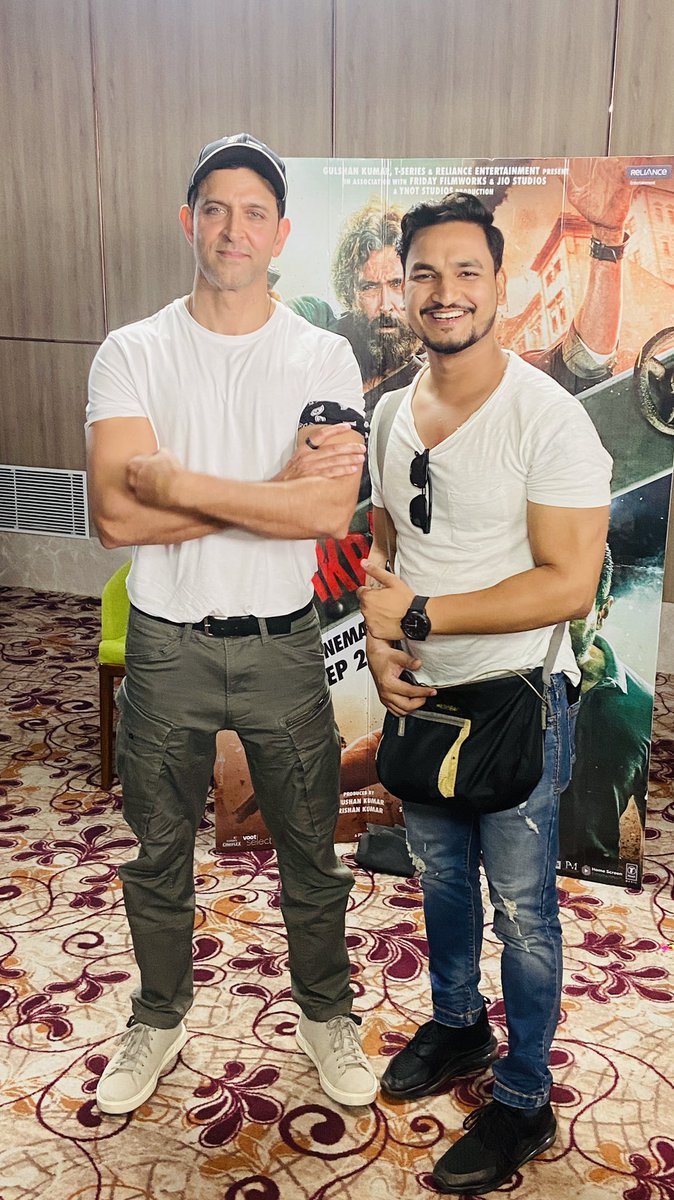Himanshaswal's tweet photo. Vedha certainly isn't a bad guy, he is just Krrish gone Evil... @hrithikroshan ❤️
Full Video: https://t.co/HfoiRAPzF3
#VikramVedhaTrailer @iHrithik @SaifAli_Khan #vikramvedhapose #VikramVedhaReview #VikramVedhateaser @VikramVedhaFilm @HrithikRoshanWF @ShreelovesHR https://t.co/Z84pAHKdqp