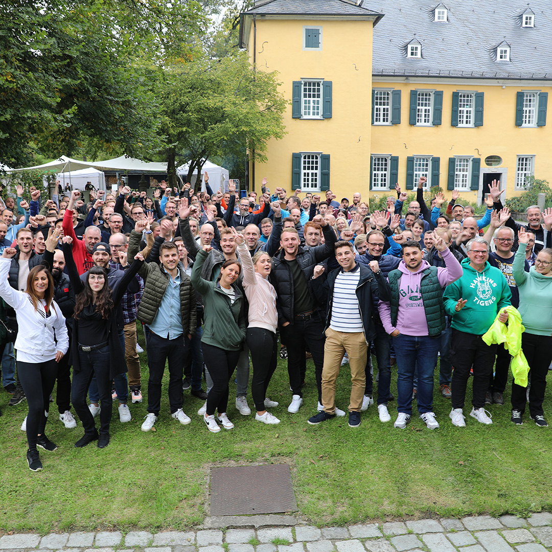 babtec_gmbh's tweet photo. Bei unserem Come Together in Wuppertal haben wir dieses Jahr unsere Crafting-Skills ausgepackt und Nistkästen für Wildbienen gebaut – unter professioneller Anleitung eines Diplom-Biologen und mit Begleitung durch das Umweltressort der @stadt_wuppertal. #teildesteams #bienenliebe https://t.co/yds0mGLbeY