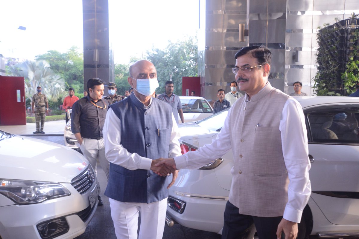 IncomeTaxIndia's tweet photo. Arrival of Hon'ble FM Smt @nsitharaman, Hon’ble MoS (F) Sh. @mppchaudhary, and Hon’ble MoS (F) Sh. @DrBhagwatKarad for the FM’s Award 2022 presentation ceremony of the Income Tax Department at New Delhi. #FMAwards https://t.co/5h8I5XoWqJ