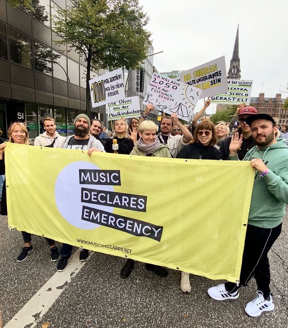 Wir regenerieren uns aktuell etwas vom @Reeperbahn_Fest. Die Feelings sind mixed. Mehr Präsenz wahr toll, der Mangel an Mut zu Protest und Veränderung allerdings weniger. So schafft sich die Musikindustrie langfristig selbst ab. Wir bleiben laut! #rbf22 #nomusiconadeadplanet