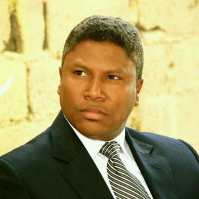 Hoy quiero dedicar mi muro para recordar con frases  de  nuestro maestro <a href="/domingojimenez/">Domingo Jiménez</a>  y con ellas a enseñarnos a crecer cada día. 

1ra. "No se puede ser buen primero, si no eres un buen segundo" 

Cuál tu recuerdas o te identificabas?