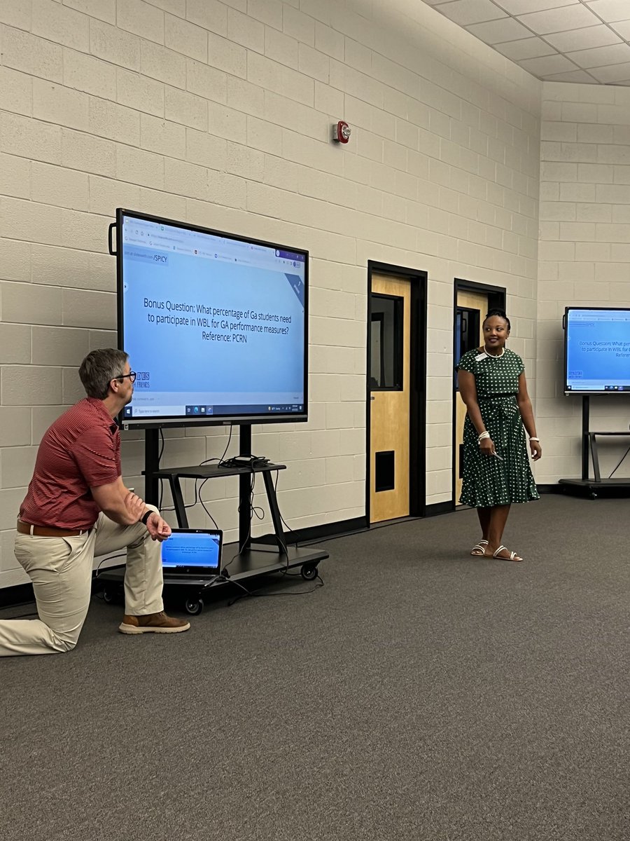 Barrow_CTAE's tweet photo. Barrow WBL coordinators presenting at the first WBL Northeast Region meeting of the year! @WbhsWBL #GAWBLworks @BCSchools1 @BarrowWBL https://t.co/sEbwtLNbCj