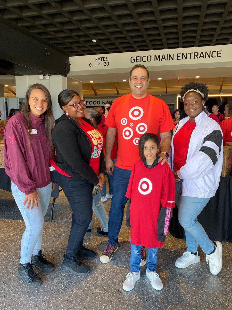 So proud to give back with my #Freeport #Target team. Had so much fun packing #schoolsupplies for local schools! #T3236 #D455 #volunteering <a href="/Rafehmian/">Rafeh Maroof</a>