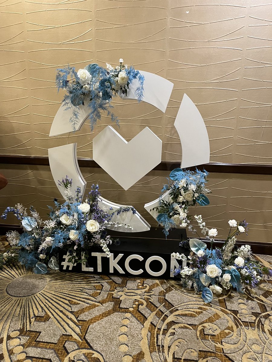 AlexandraSkores's tweet photo. I’m at the @shopLTK conference at the Adolphus Hotel for @dallasnews. 

Influencers, content creators, shoppers and more are filing in for today’s events.  🛍 https://t.co/MwbYSg3f6o