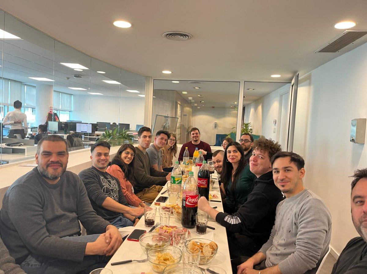 LifeAtAvature's tweet photo. At Avature, teammates become friends who see each other after work with no need of an excuse: whether it's an afterhour, asado, birthday celebration, or a simple dinner, getting together is one of the things Avaturians enjoy the most about working here!

#LifeAtAvature https://t.co/qNKzaeblRO