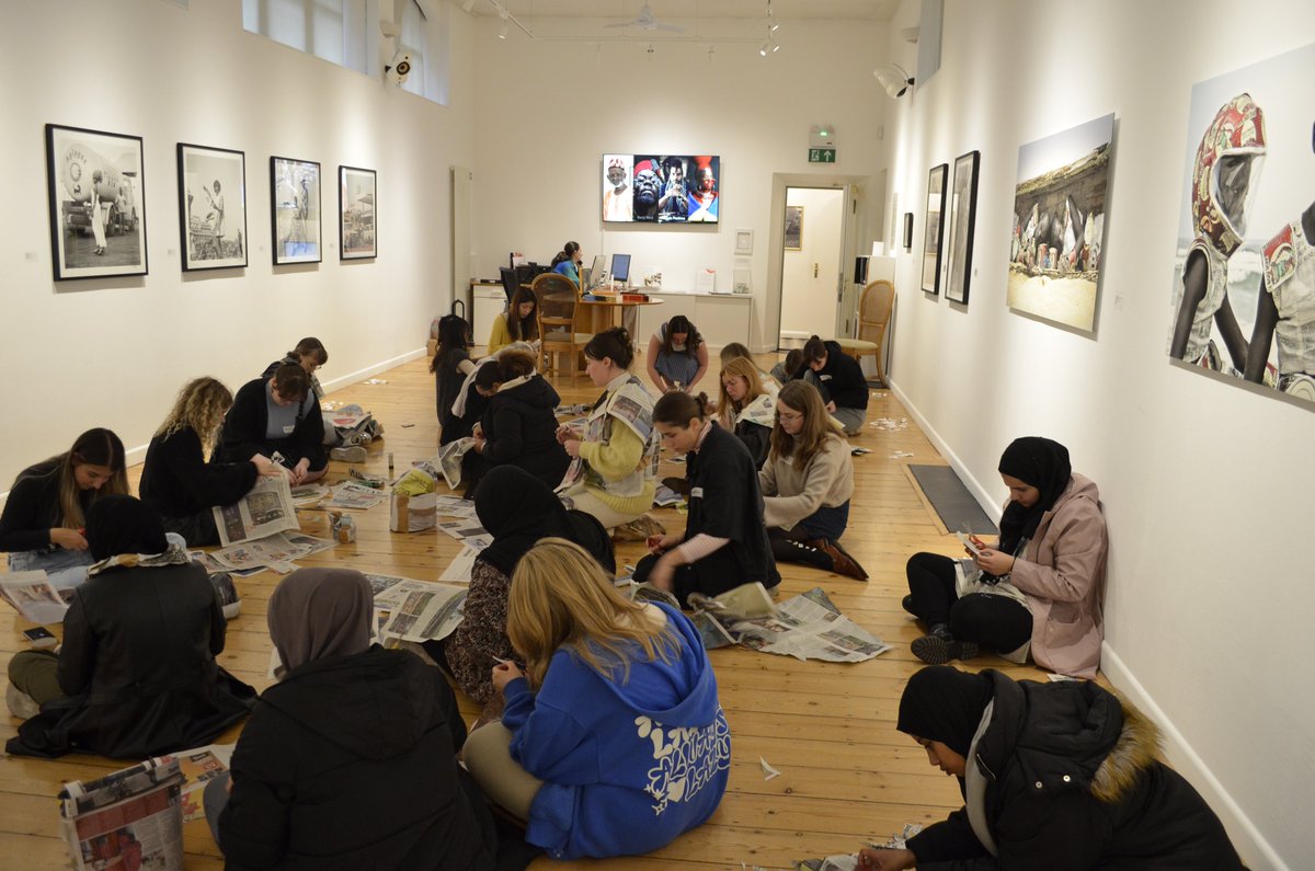 ogeducation's tweet photo. Wonderful PGCE Students from UCL got creative with us this morning! Well done #teachertraining #arteducation #newteachers #pgce #ucl #octobergallery #artforeveryone #learning https://t.co/jdn9nhmxms