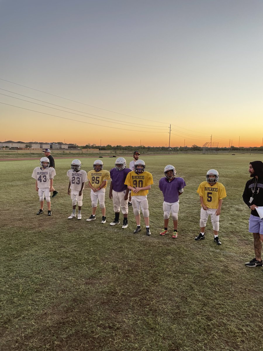 TheCoachBarnes_'s tweet photo. These two groups either got all A’s and AB’s or STRAIGHT A’S on their first report card. This is a HUGE WIN and I could not be more proud of these kiddos! Watch out! 🔒👀 @Athletics_MRJH @MRHS_MavsFTB @KatyISDAthletic #MRJHLockedIn https://t.co/QRpCfgrjdW