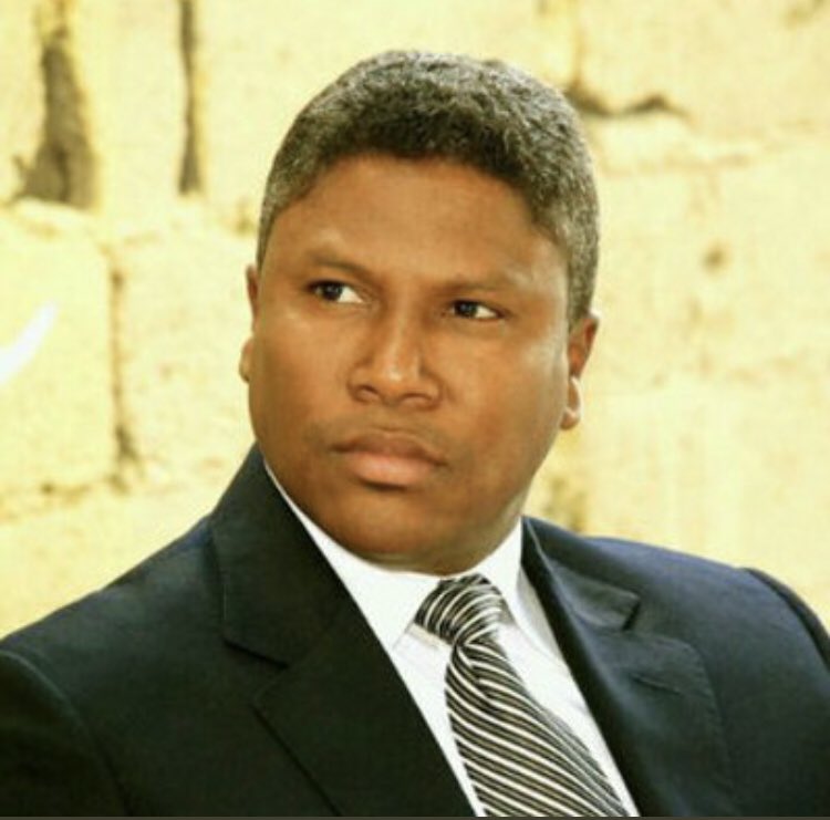 Hoy quiero dedicar mi muro para recordar con frases  de  nuestro maestro <a href="/domingojimenez/">Domingo Jiménez</a>  y con ellas a enseñarnos a crecer cada día. 
. "No se mueve la hoja de un árbol sin la voluntad de Dios”
<a href="/TdomingoJimenez/">TeamDomingoJiménez</a> <a href="/FuerzaDelPueb13/">Fuerza Del Pueblo Venezuela</a> 

Cuál tu recuerdas o te identificabas?