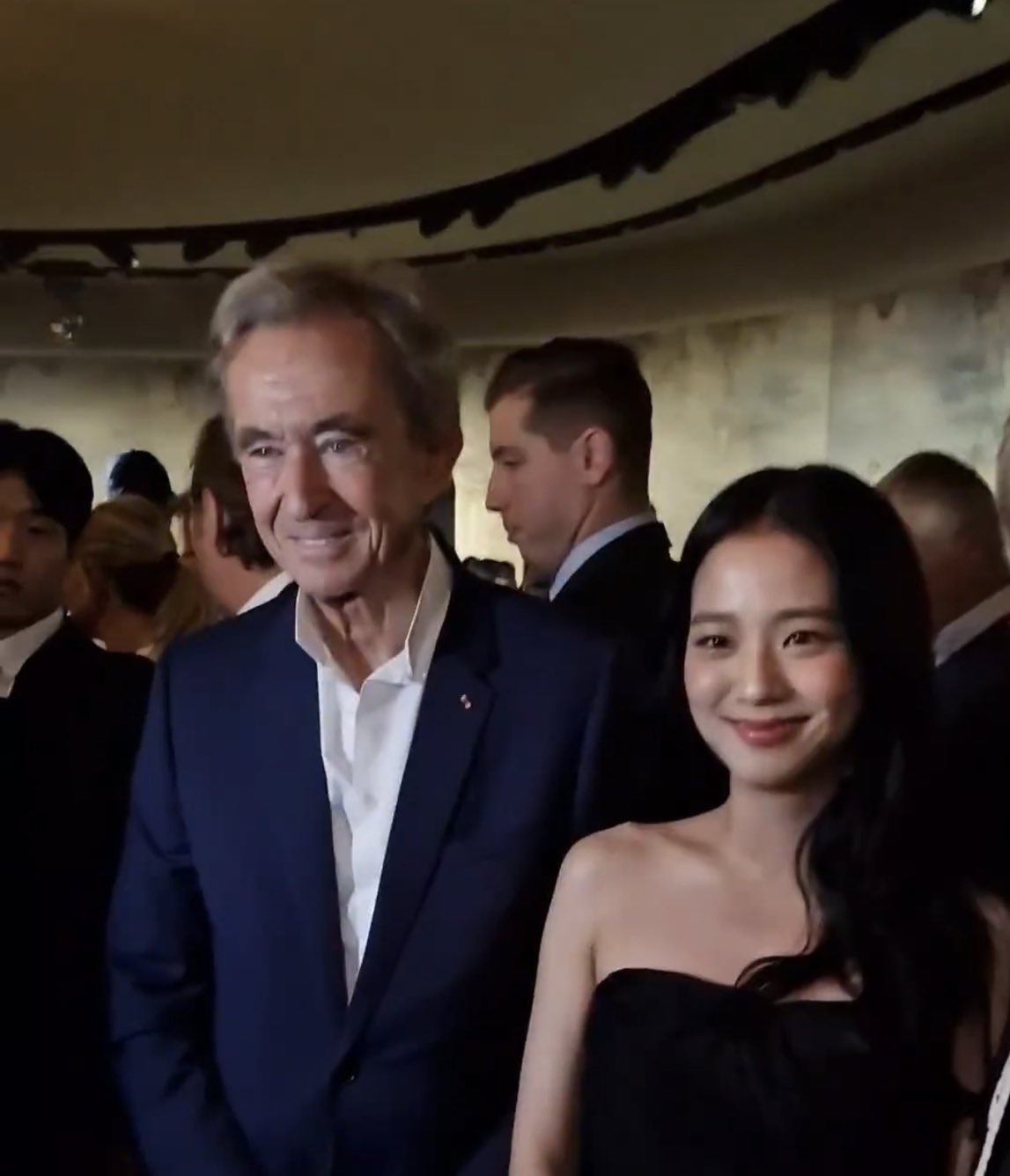 JISOO at the DIOR show with: • Bernard arnault (chairman & ceo of lvmh) •  Antoine arnault (ceo of berluti) • Pietro beccari (ceo of dior) • Sidney  toledano (ceo of lvmh) •