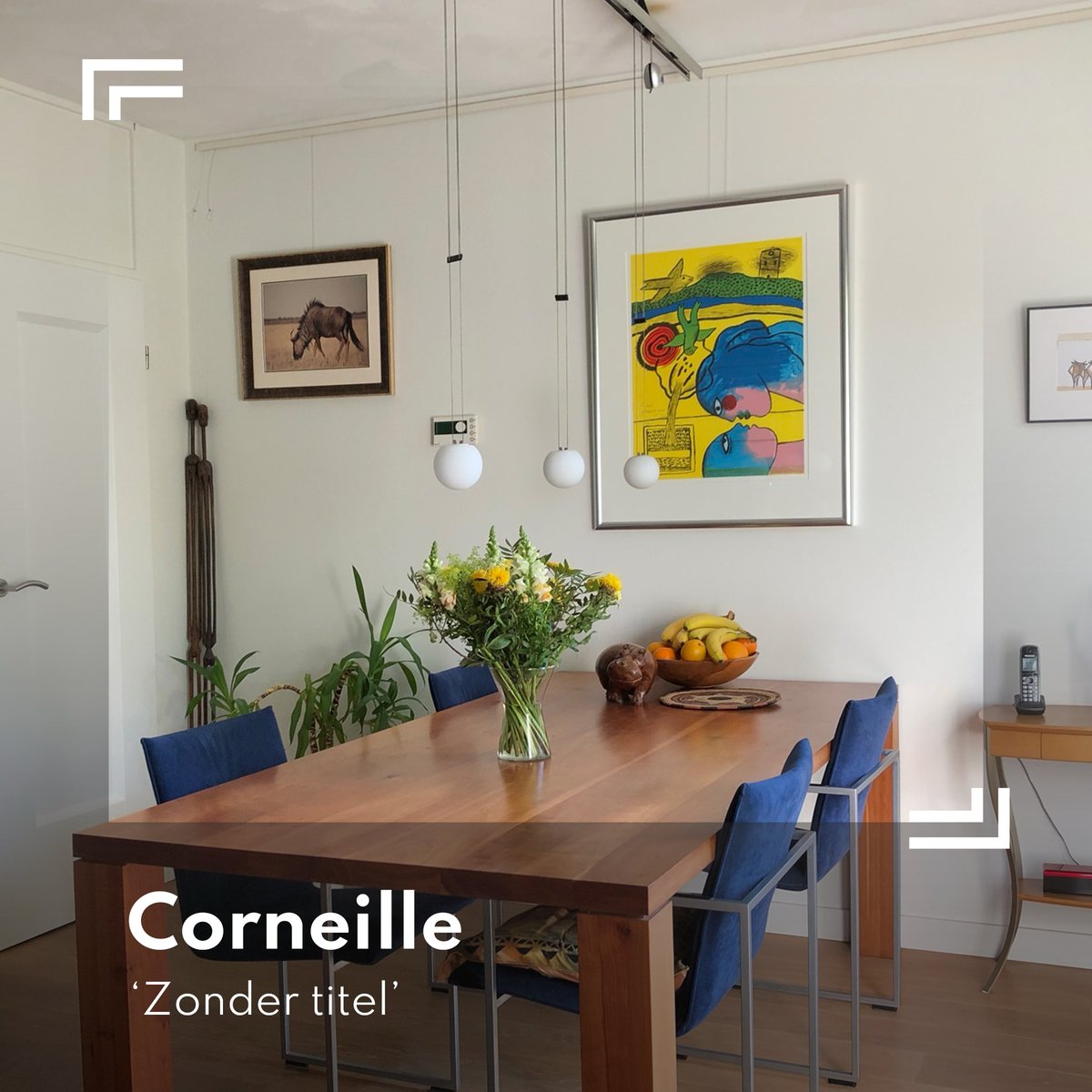 collectioneurs's tweet photo. Dit werk van Corneille heeft een nieuwe plek gevonden aan de muur boven een eettafel. In combinatie met het blauw van de stoelen en het geel van de bloemen, lijkt het schilderij voor deze ruimte gemaakt!

Corneille, Zonder titel, 2001. Zeefdruk, 79 x 94 cm, Het Kunsthuis BV. https://t.co/nnU7bpoCvG