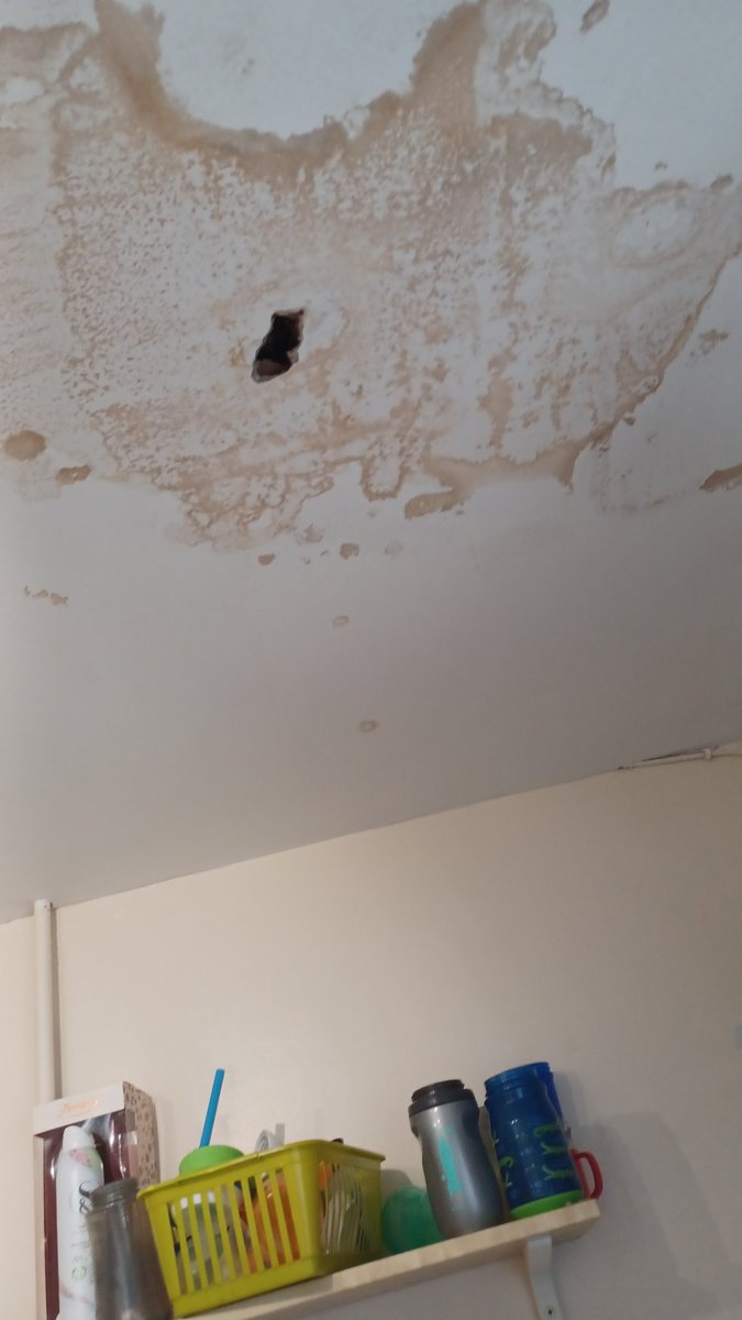 Sparkphippsshaw's tweet photo. @PinnacleSF 
I had appointment today between 8am&amp;12pm after yesterday nothing was done, NO SHOW!NOW I have a hole in my ceiling, no water &amp; shower that is broken! When I call was on hold for hour then be told it be passed &amp; Ill get a phone call Instead of me DM you, you call me https://t.co/YYIBjFjN2B