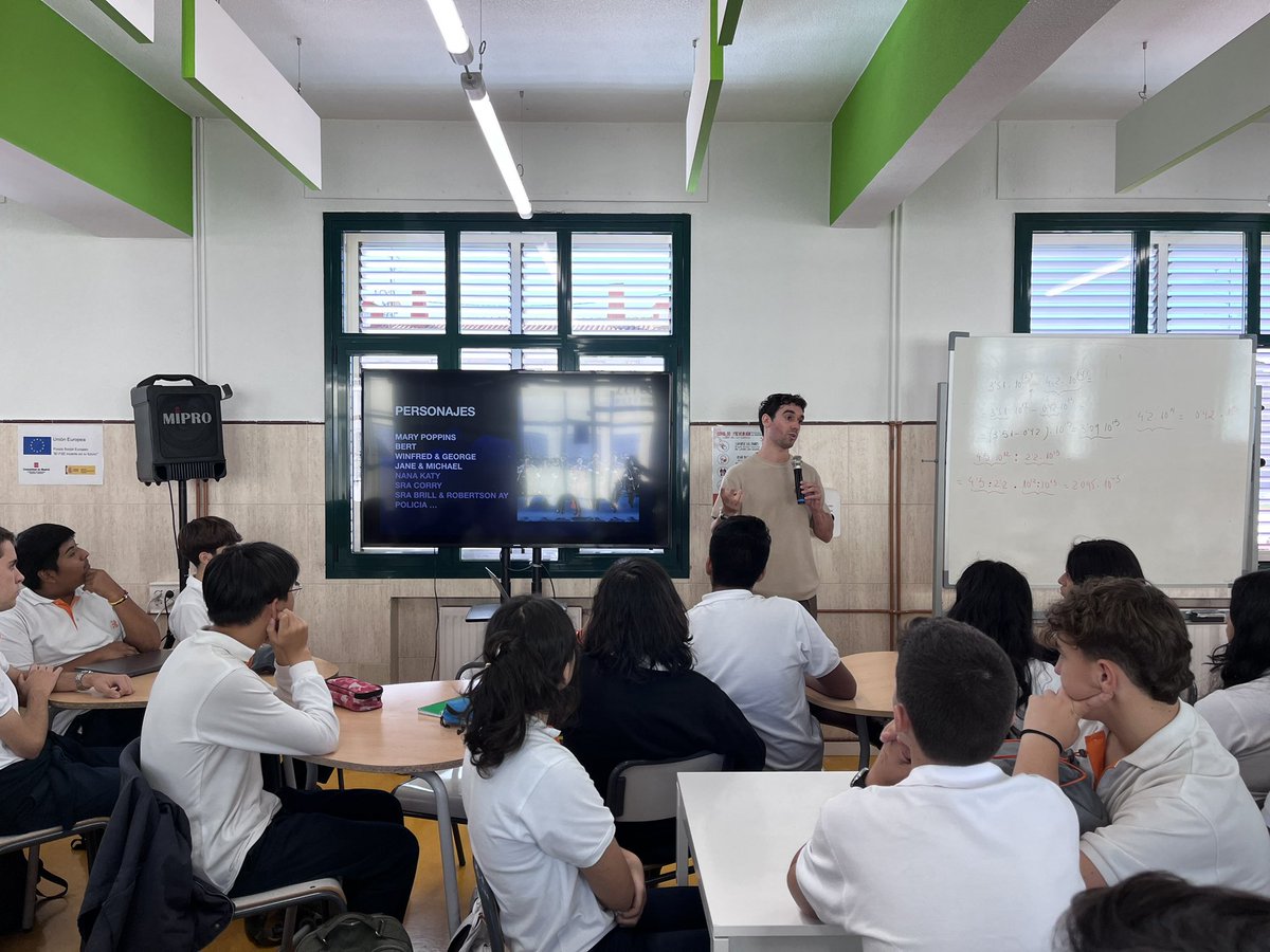 nazaretoporto's tweet photo. #ReConsideraElMomentum Musical…Tachin tachin…. #MaryPoppins Empieza esta gran #OPORTunidad y fascinante experiencia para nuestros alumnos de 4ESO #REcrear escenarios para trabajar todas las #InteligenciasMúltiples en acción!! https://t.co/55VorRHNuS