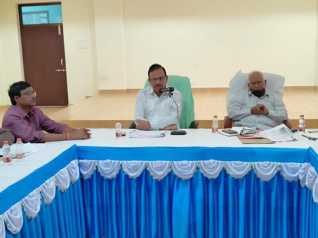 mb_telangana's tweet photo. #MissionBhagiratha Engineer-in-Chief Sri.G. Krupakar Reddy conducted a state level review meeting with Chief Engineers and Superintending engineers on various agenda items at Bhagiratha Bhavan, Warangal.

@SmitaSabharwal @DayakarRao2019 https://t.co/M63kh3rvTP