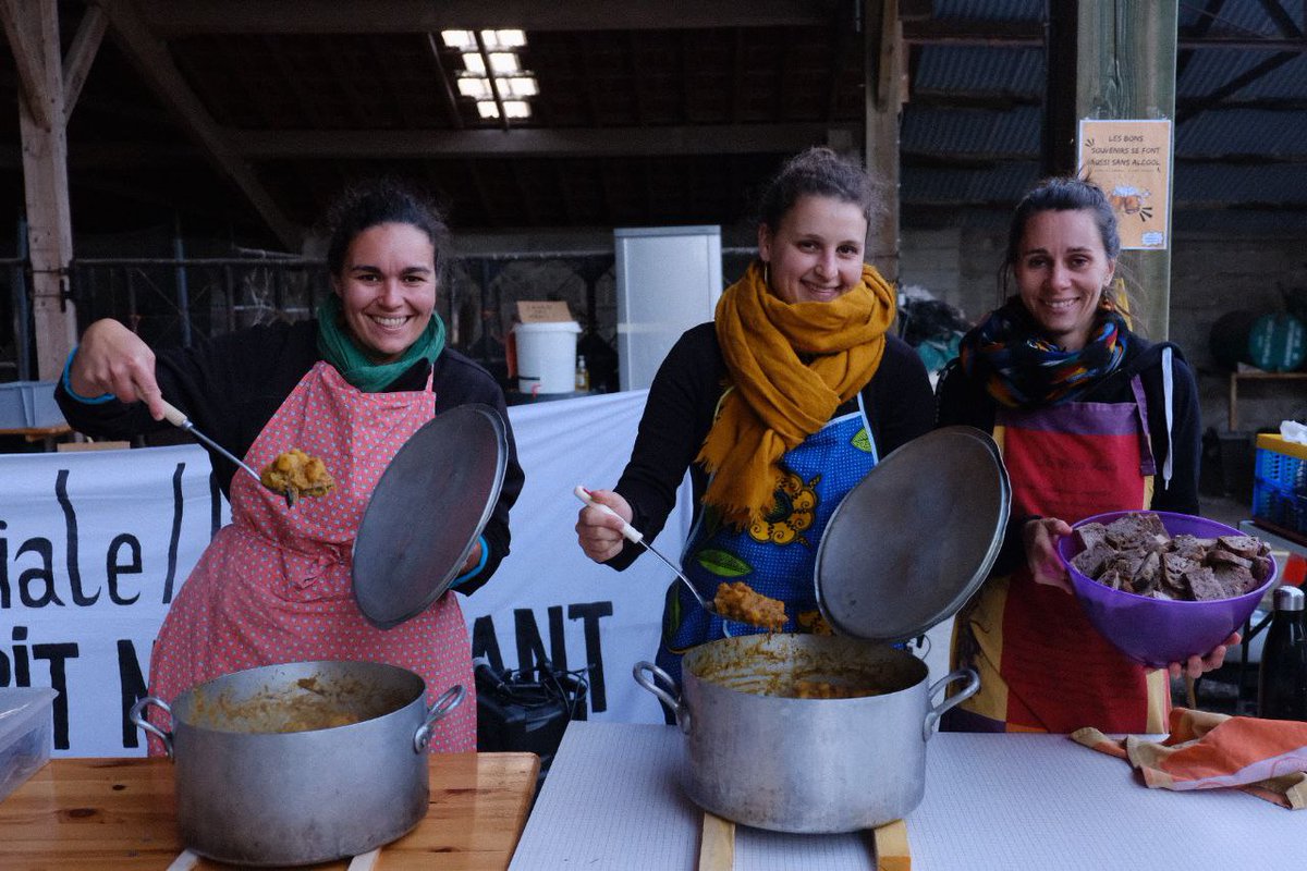 [CAMP CLIMAT REIMS ⛺️]

💭 Une petite centaine de personnes étaient réunies durant 3 jours au Camp climat Reims organisé par <a href="/AnvReims/">ANV-COP21 REIMS</a>.