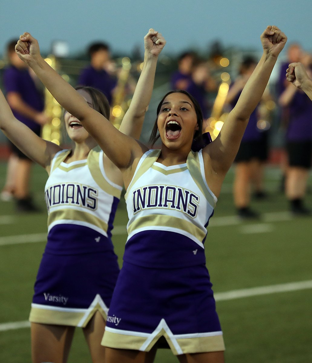 AlvaradoISD's tweet photo. What a great way to start Homecoming Week with the foot parade and pep rally!!! #AlvaradoExcellence 

More photos: https://t.co/JgHpICfDfA https://t.co/YiRRoEVqxW