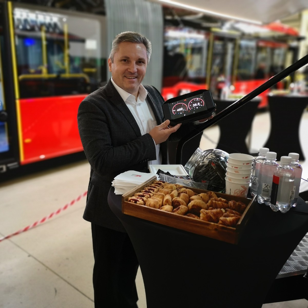 we_online's tweet photo. 🚐 WEmobil goes Poland! 🚐
Our WE ICS colleagues visited polish customers @SOLARISBUSCOACH, B.A.U.S. AT and W.A.S. WIETMARSCHER POLSKA with our WEmobil! Look at the nice pictures 📷 from the two-day tour! #we_ics https://t.co/34dKUvbRLY
