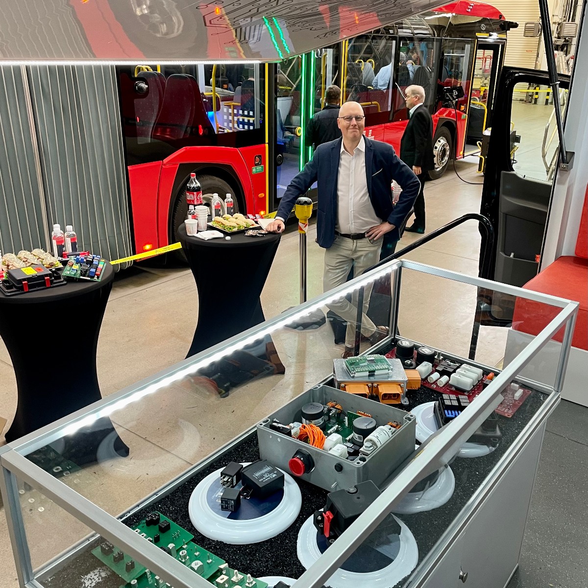 we_online's tweet photo. 🚐 WEmobil goes Poland! 🚐
Our WE ICS colleagues visited polish customers @SOLARISBUSCOACH, B.A.U.S. AT and W.A.S. WIETMARSCHER POLSKA with our WEmobil! Look at the nice pictures 📷 from the two-day tour! #we_ics https://t.co/34dKUvbRLY