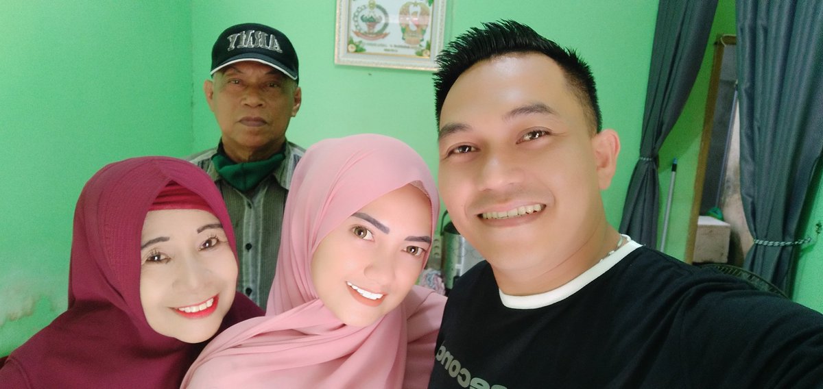 AdhellisaN tweet picture