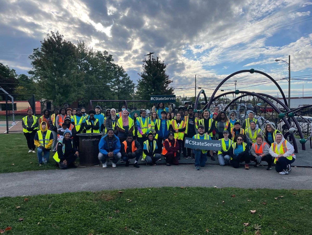 csccstem's tweet photo. STEM Club and Weiler’s Scholars unite to help beautify the Milo Grogan neighborhood @cscc_edu #cstateserves #cstatedayofservice https://t.co/8SIR7j9zfQ