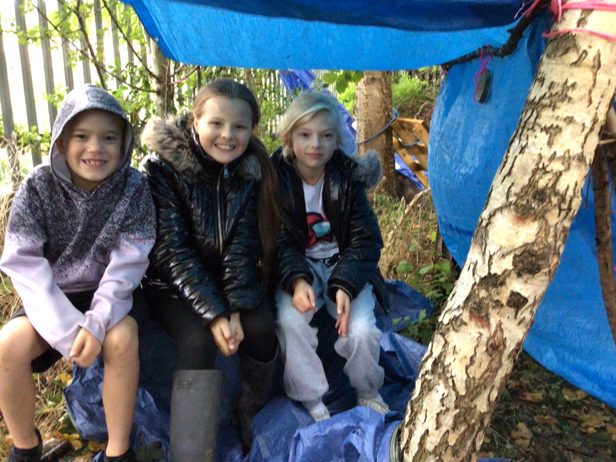 Ms_Middleman's tweet photo. @YsgolEmmanuel Fantastic den building in forest school today 🌳🪵⛺️🏕 https://t.co/JmBy6nfnTx