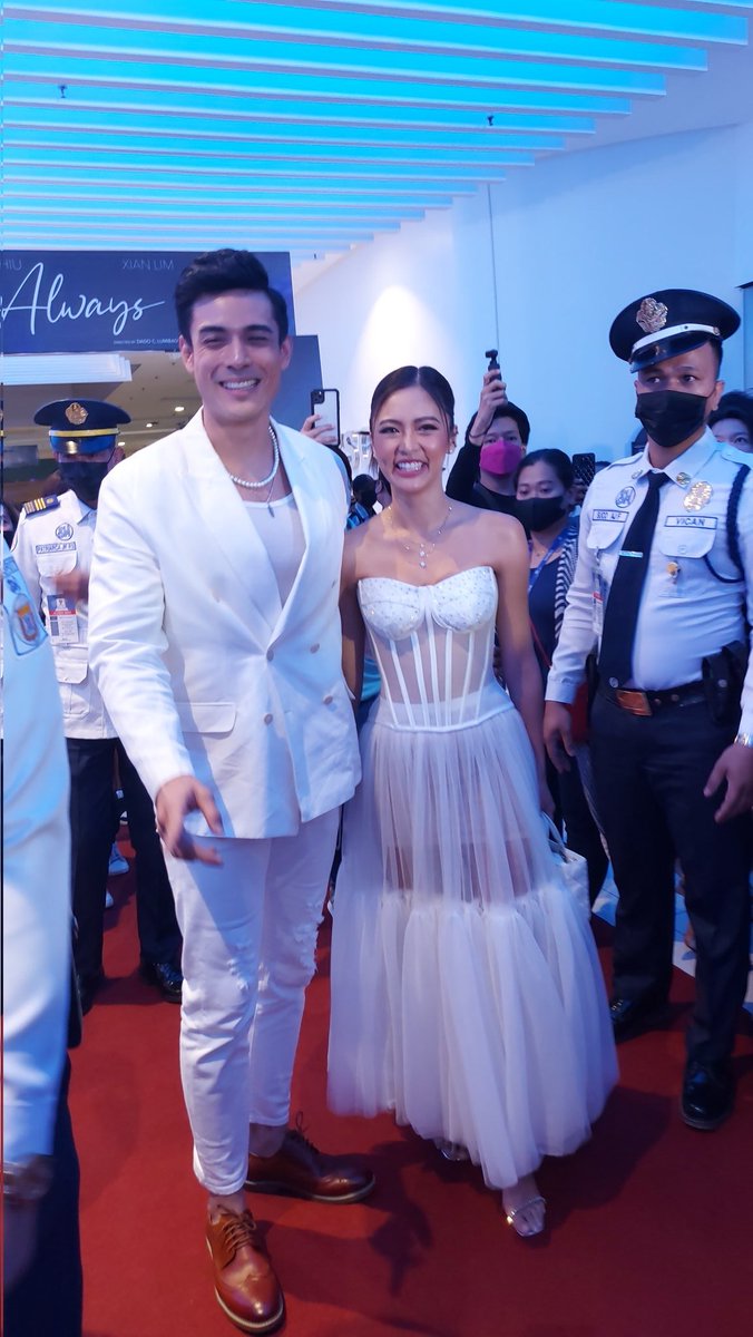 nherzjane's tweet photo. Just watched @prinsesachinita and @XianLimm's movie #AlwaysMovie. Wala akong idea sa Korean version, but nagustuhan ko itong local adaptation. Third adaptation ito ng @VIVA_Films na napanood ko at nagustuhan ko. Watch it in cinemas starting tom #AlwaysPremiereNight #KimXi https://t.co/jasg9dTv0o