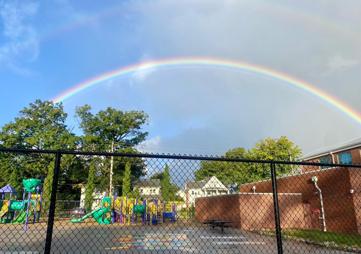It's going to be a great day <a href="/LkwdLincoln/">Lincoln Elementary</a> <a href="/LkwdSchools/">Lakewood OH Schools</a>! Thank you <a href="/lkwPE/">Nicole Anderson</a> for capturing this moment!
