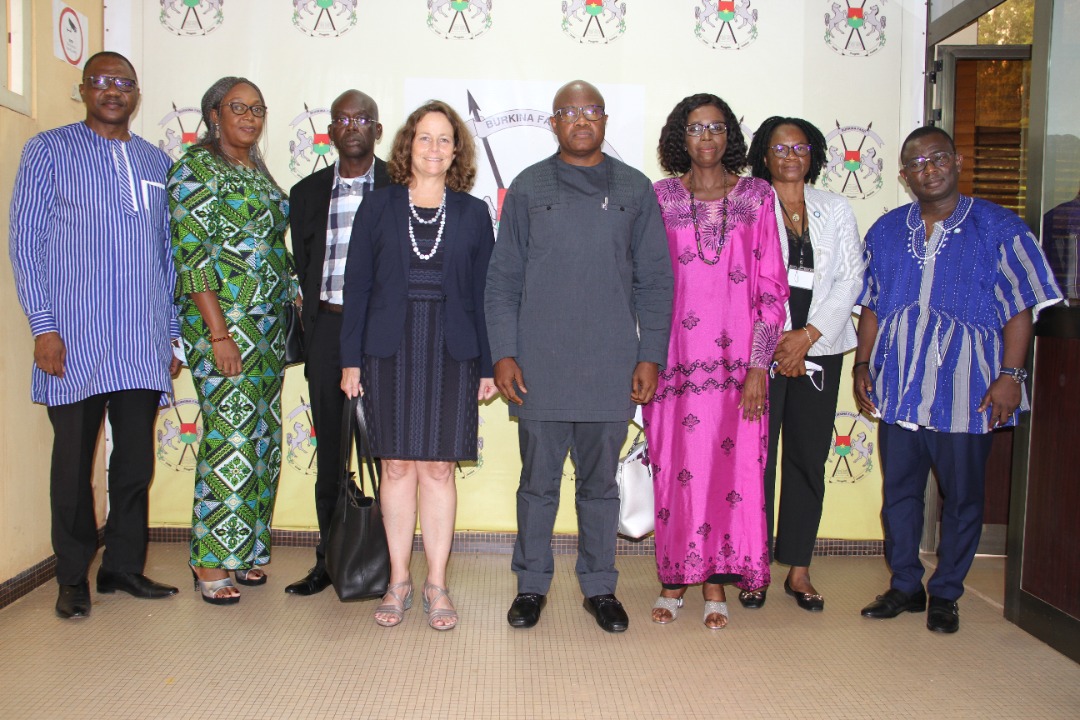 Le ministre de la Santé et de l’Hygiène Publique, Dr Robert Kargougou, a reçu en audience le lundi 26 septembre 2022 à Ouagadougou, Polly Dunford, Présidente et Directrice générale de Intra Health.