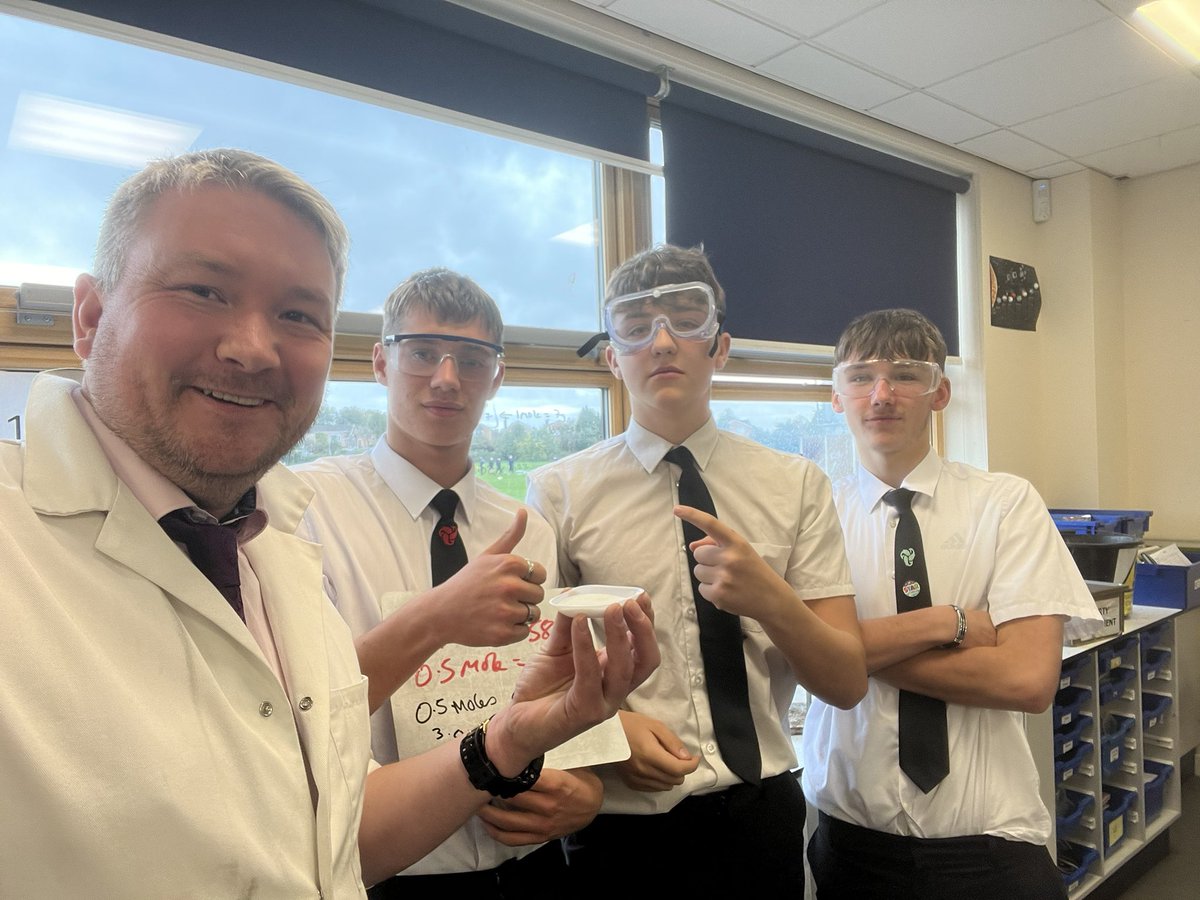 bbs_science's tweet photo. Year 11 were weighing out the mole today. 🧮 https://t.co/4XeeZmWAuW