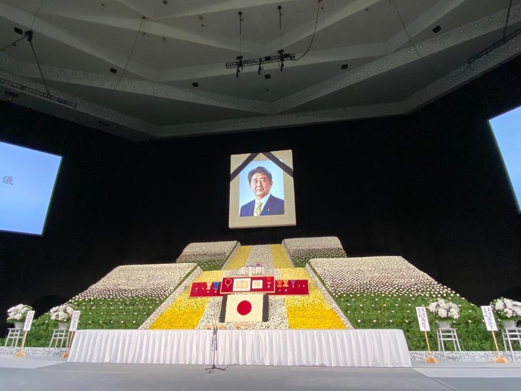 Speaker @ratasjuri: my deepest condolences to the family of former PM @AbeShinzo and the people of Japan. It was honour to attend his state funeral. Abe-souri was the first 🇯🇵 PM to visit Estonia in 2018 when we were celebrating our 100th anniversary of independence.