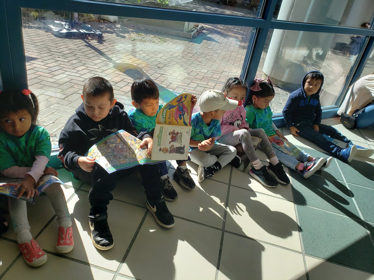 Waiting for 1,2,3 Andres show. We're so excited 😊#Kwbpride <a href="/BarrettAPS/">KWBarrett Elementary</a> <a href="/KWBWeir/">Heather Weir</a> <a href="/susanlgarman/">Susan Garman</a> <a href="/MrsThielMusic/">Amanda Thiel</a>