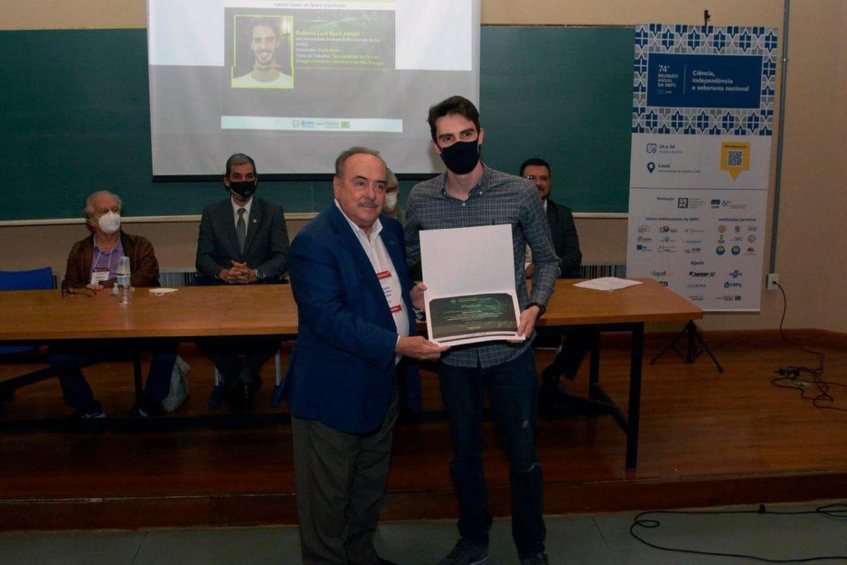 isisneutronmuon's tweet image. Congratulations are in order! 🏆
Research from @PaoloRech&apos;s group, carried out on ChipIr, has contributed to an award-winning @IEEEorg  paper, PhD thesis *and* an undergraduate research project #NeuralNetworks #ComputingResearch
isis.stfc.ac.uk/Pages/News22_C…