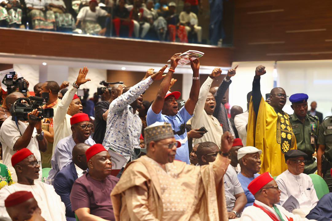 atiku's tweet photo. I’m excited and very pleased with the @OfficialPDPNig in the SouthEast. I most especially thank Governor Ugwuanyi for the superb preparation. Today, I saw a firm commitment to keep the PDP strong and united. -AA #AtikuInEnugu https://t.co/HPwQnTNaw9