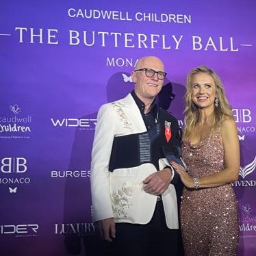 🦋 I look forward to attending @caudwellkids'   #ButterflyBallMonaco on 15 October - and #CycleMonteCarlo the day before - without the sling this year!

I still haven't fully recovered from last year's cycling accident, but I hope to never wear that again.

#CharityTuesday 1/