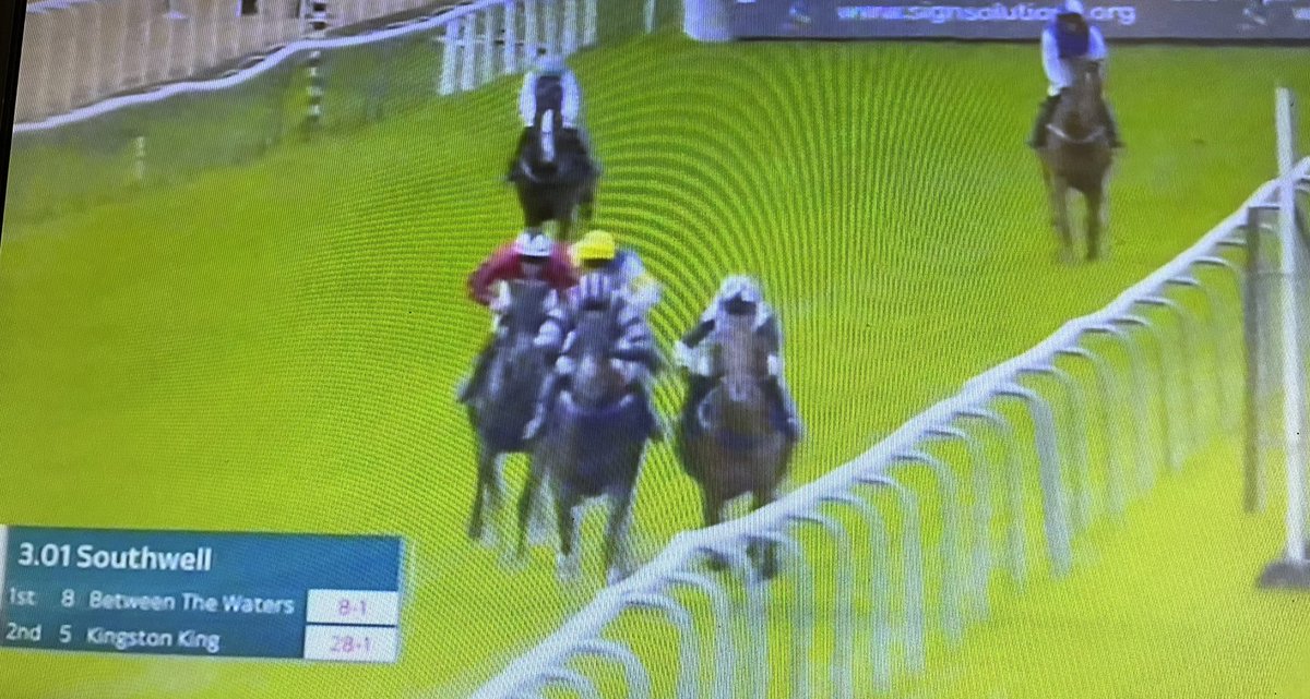 Winner for team @jamiesnowden as @page_fuller galvanises #BetweenTheWaters up the run in @Southwell_Races for owners Tony & Pat Bath to record his 4th win over fences. Well done to Fred and Tweety who ride him and Tim who looks after him @BetVictor #TeamJSR