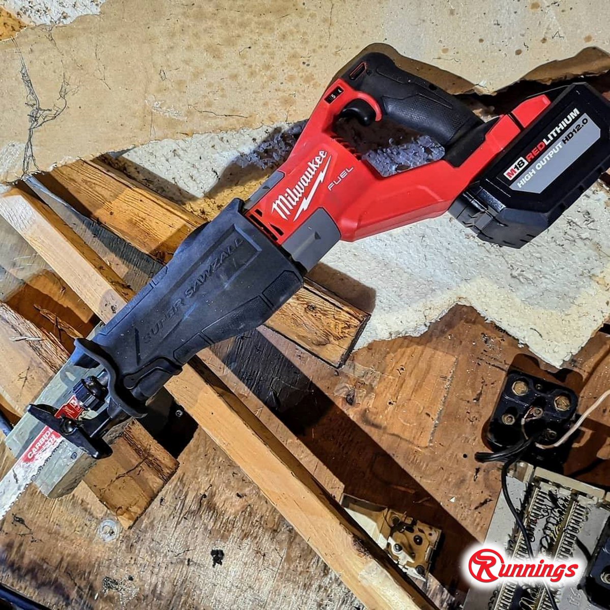 🚨 Still time to take advantage of #Runnings BIGGEST sale of the year on #MilwaukeeTools. 💲 INSTANT savings on select 🧰 Milwaukee Bare #Tools &amp; Combo Kits + FREE Batteries with select purchases. 

To view sale flyer, visit runnings.com/milwaukee-tool…

Photo Credit: montrealsparky