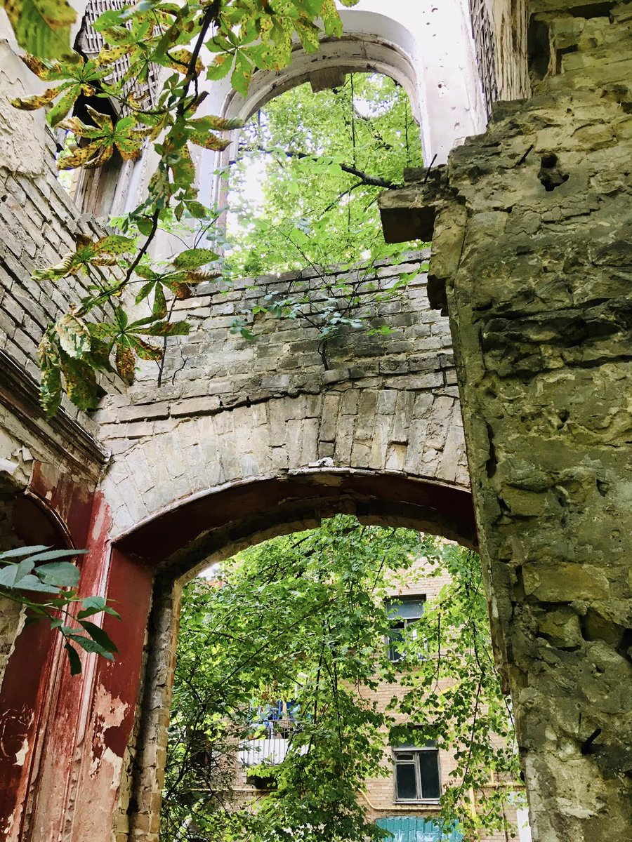 welcome2ukr's tweet photo. Although there is not much remaining of this late 19th c. building, it is a local architectural monument.
Here, the famous #Ukrainian writer Ivan Nechuy-Levitsky spent the last years of his life; there are plans to open the museum in the house.
#Kyiv, 8, Bekhterevsky Lane https://t.co/XqmKWuESON