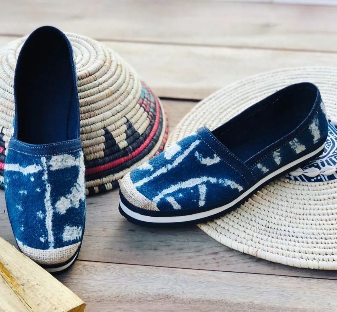 Ursule_Kassi's tweet photo. Vous trouverez aussi chez nous des articles fais par des artisans locaux de très bonnes qualités. #ndop #kulturadress #African https://t.co/VrXVBGzifU