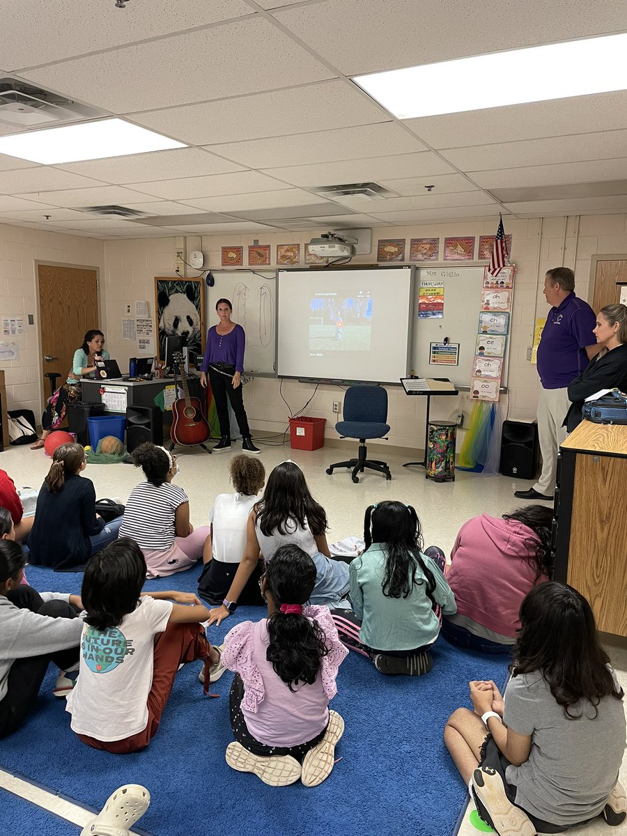 GbwTeam6's tweet photo. Thanks for the awesome introduction and for launching the Buddy Program, Ms.Webster! #BeABuddy @GBW_ES https://t.co/fdF4A0pKHr