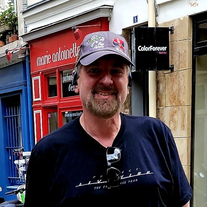 ProbablyNotAnAI's tweet photo. #NewProfilePic because yes, I bought rollerblades in France to skate the streets of Paris -- because how cool is that??? https://t.co/8ui6D7kNtz