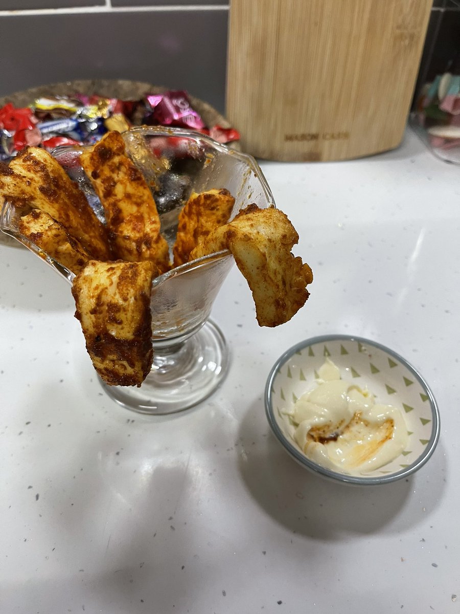 lizziedunn28's tweet photo. @waitrose these looked so good in the shop and then the reality of them when at home 🤣 plus only 6 pieces in the box but advertising 11 pieces on the front. Not very good. https://t.co/gqyLWgbxwB