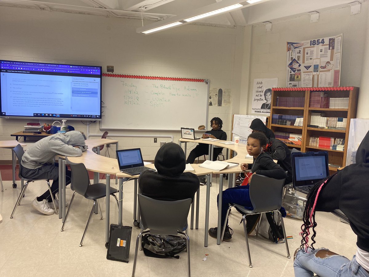 Today, I had the pleasure of observing Dr. @IddrisuViddrisu 10th grade ELA class as the students learn about magical realism using videos and stories on audio. EQ: “What is the allure of fear?” @APSMHJHSJaguars @ShamikaYWhite @apsitnatasha @IddrisuViddrisu @APSInstructTech