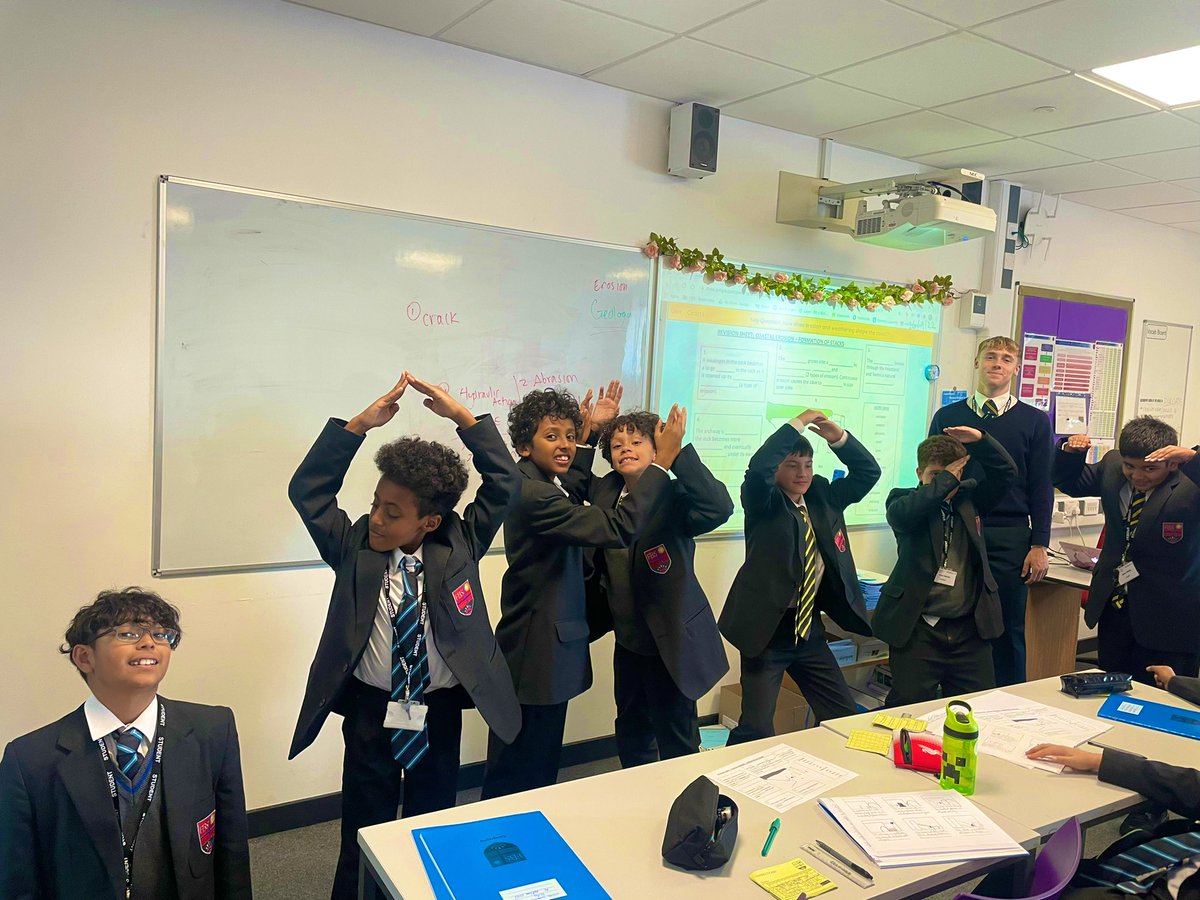 FulhamBoys_FA's tweet photo. We couldn’t make it to the coast today so the y7s did a live demonstration to show the formation of arches, stacks &amp; stumps.. with a little help from Jamie, Y12🌊 #GiveBackGetBack @FBSteaching https://t.co/e5CJBvvJhY