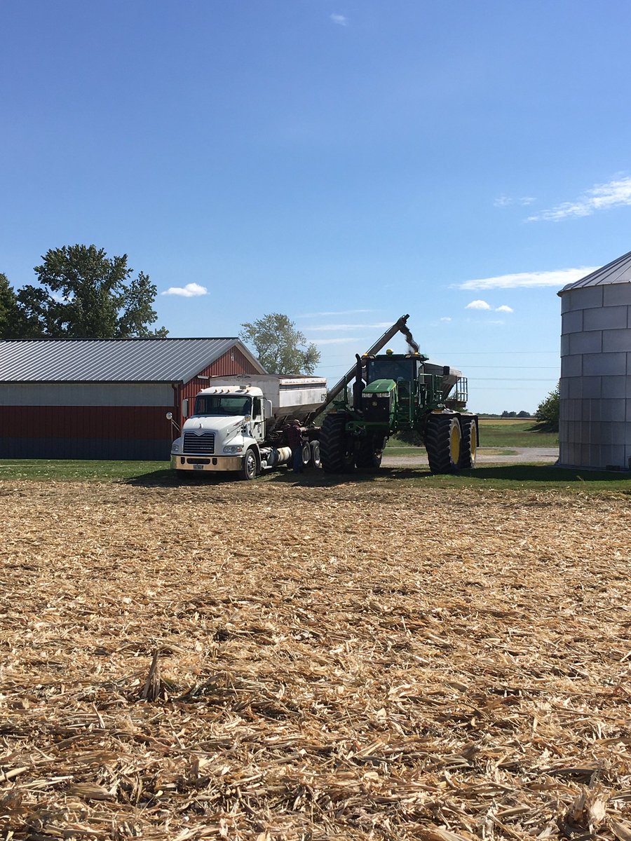 Feed the crop!! Fall fertility begins <a href="/MMServiceFS/">M&M Service Company</a>. The quality of work from the precision folks to the tender drivers to the operators are unmatched within our industry! Thank you!