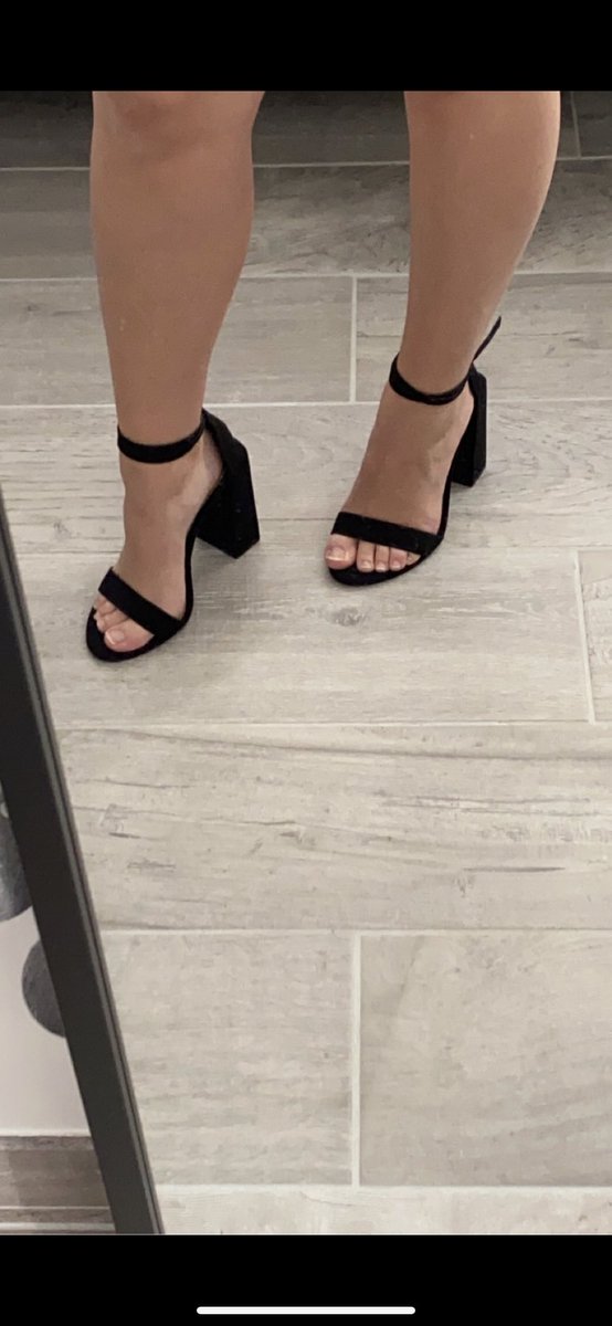 deessetofee's tweet photo. Ce soir je veux que des mecs sérieux qui payent sans broncher et qui obéissent à leur maîtresse  #obeir #soumis #pieds #piedsnus #fetichiste #esclave #moneyslave #feet #feetgirl #moneyslaves https://t.co/sdJD7GI0Yg