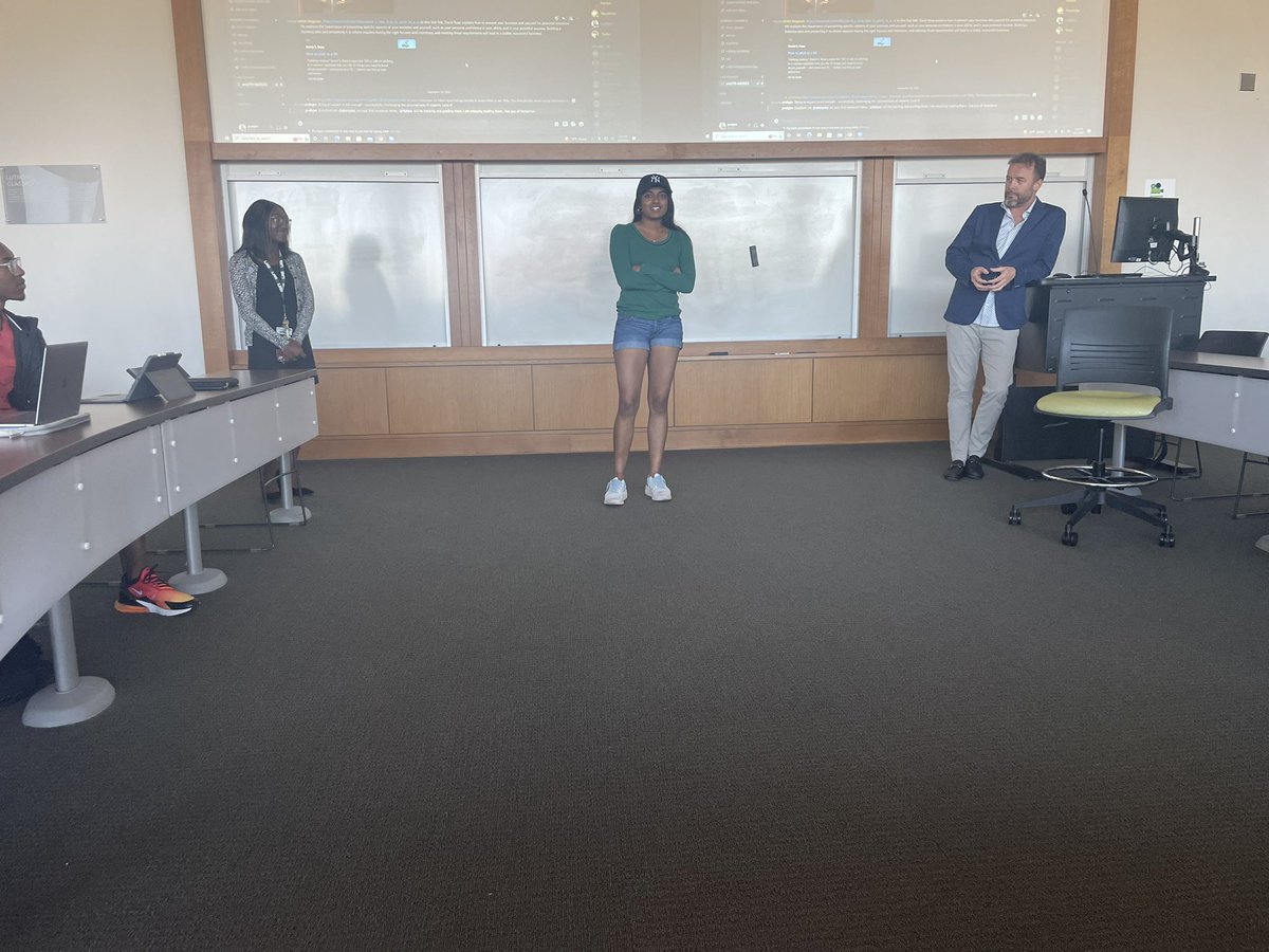 EntUAB's tweet photo. Upperclassmen giving advice to our ENT 270 students! #Entrepreneurship #entrepreneurialmindset https://t.co/JK2zxHP5Uc