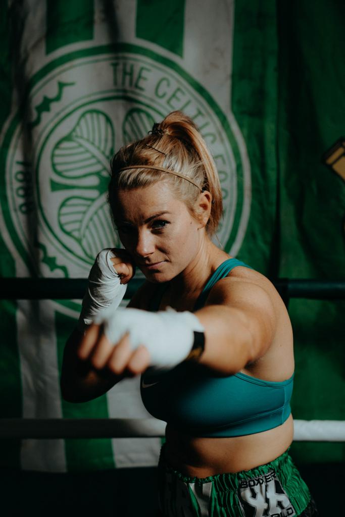Coventry Based Celtic Supporter Jessica Barry made her Professional Boxing Debut against Romanian opponent Cristina Busuioc with a second round stoppage on Saturday.

Follow her IG for fight updates on 

instagram.com/jessbarryboxer…

#celticfc #professionalboxer #boxer #femaleboxer