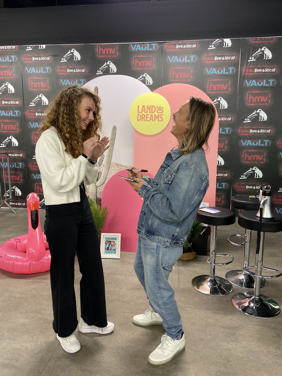 ErinnSturgess's tweet photo. Just the best @OfficialMarkO ! Thank you for chatting about boots for 5 minutes 😂😅❣️ https://t.co/nYXKgfH0cf
