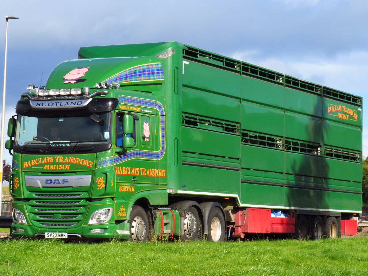 Barclays Transport's Professional 2 Deck Cattle/3 Deck Sheep spotted at Dundee coupled to their stunning <a href="/DAFTrucksUK/">DAF Trucks UK 🇬🇧</a> XF.

📷by Godron Mcmurray

#houghtonparkhouse #livestock #livestocktransport #livestockhaulage #livestocktransportation #livestocktrailer #barclaystransport