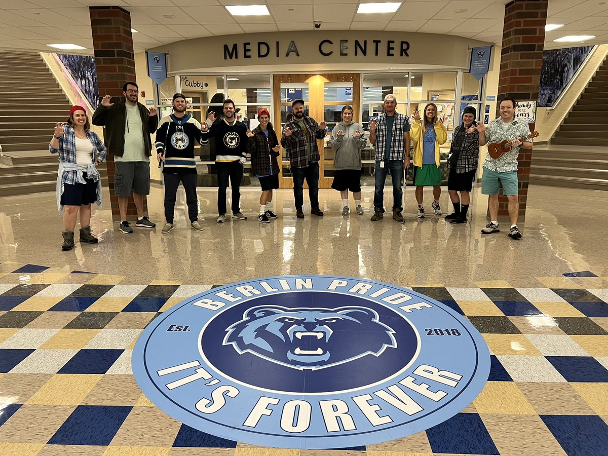 sarahnethero's tweet photo. @Todd_spinner @AdamSandler @OBHSstudentC @obhsstudentnews #obhsscience #spiritweek #adamsandlerday https://t.co/k62lCLz9tw