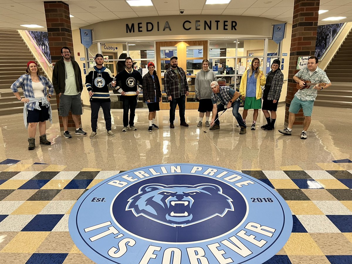 sarahnethero's tweet photo. @Todd_spinner @AdamSandler @OBHSstudentC @obhsstudentnews #obhsscience #spiritweek #adamsandlerday https://t.co/k62lCLz9tw